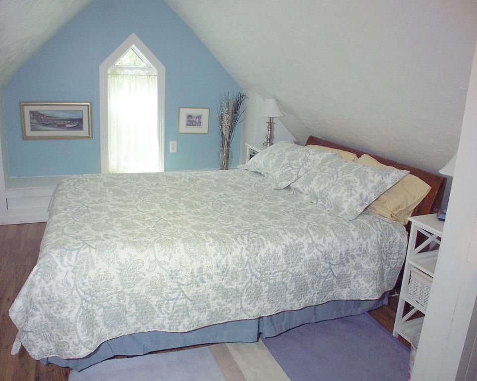West Gate Bed And Breakfast Gananoque Room photo